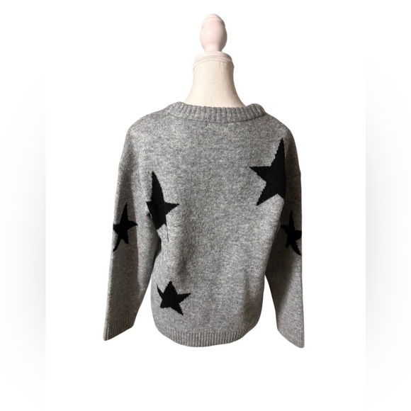 NWOT Aqua grey and black star crew neck sweater size large - Picture 2 of 3